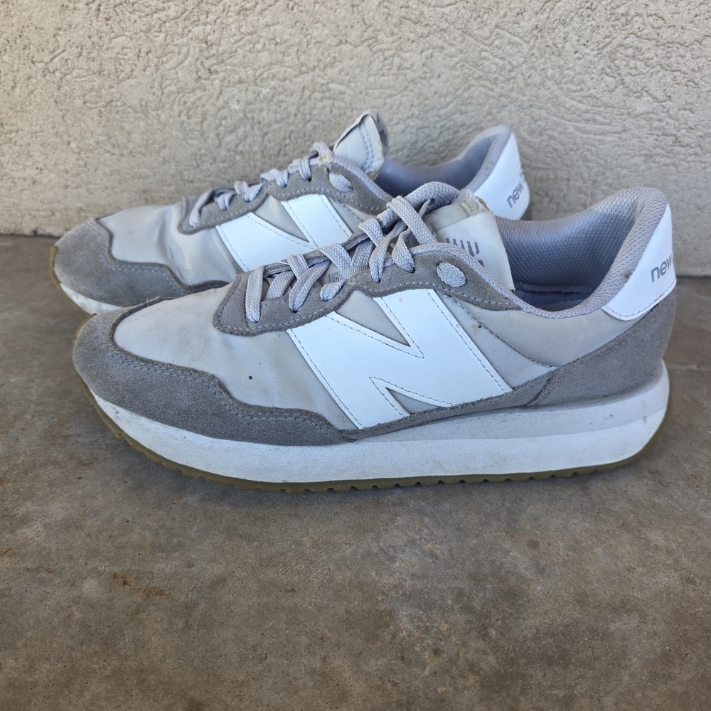 NEW BALANCE 237 V1 (MS237GE)      Sz 9.5B Woman Sneakers